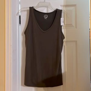 24/7 by Maurices .. Medium size. 95 % polyester, 5% spandex